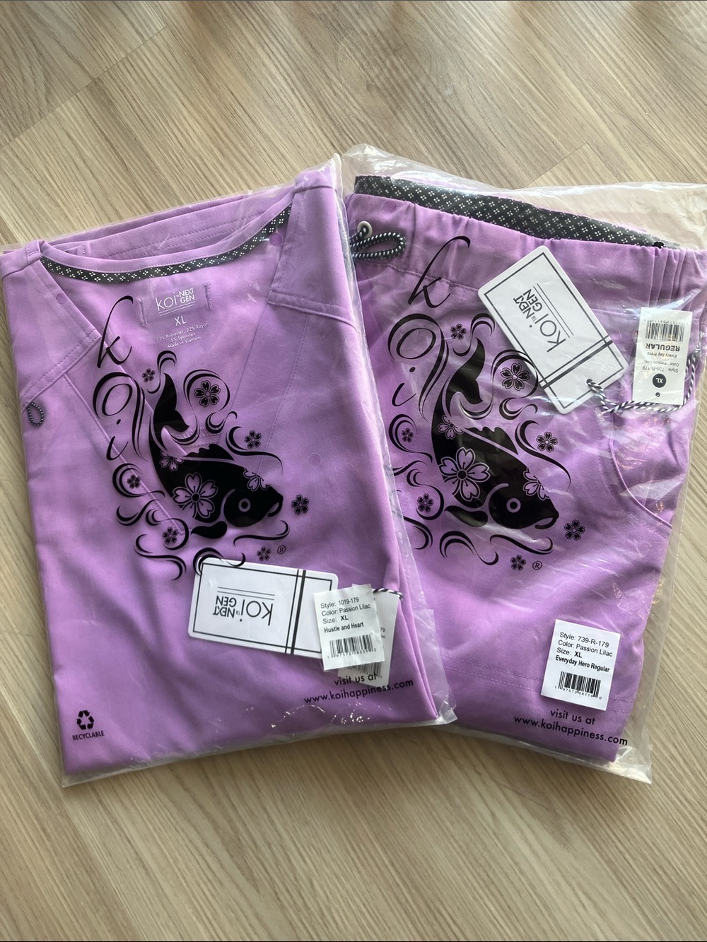 Koi XL Women’s scrub set NWT